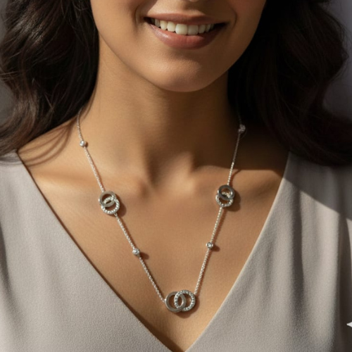 Elegant Interlocking Circles Pendant Necklace
