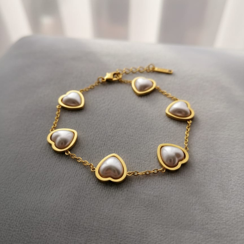 Pearl Heart Charm Bracelet