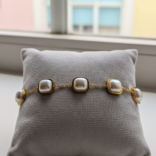 Classic Pearl Square Bracelet